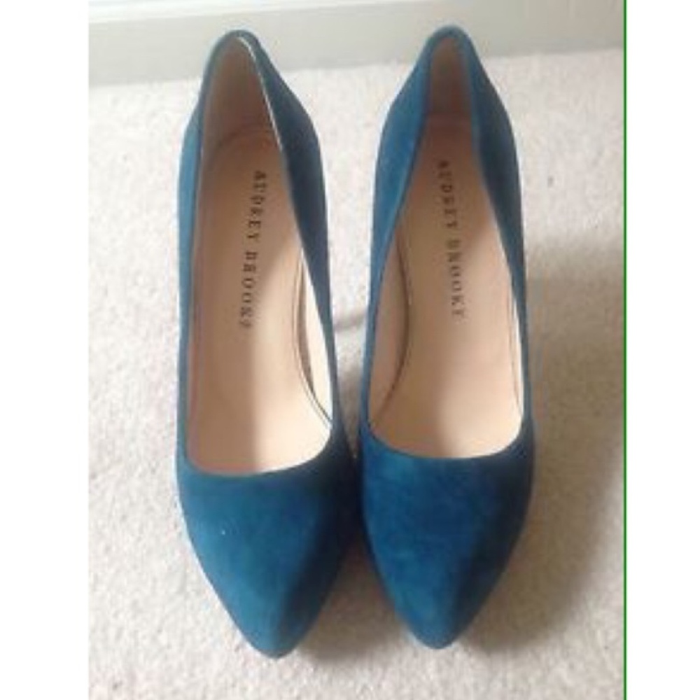 Audrey Brooke Teal Pumps Size 6